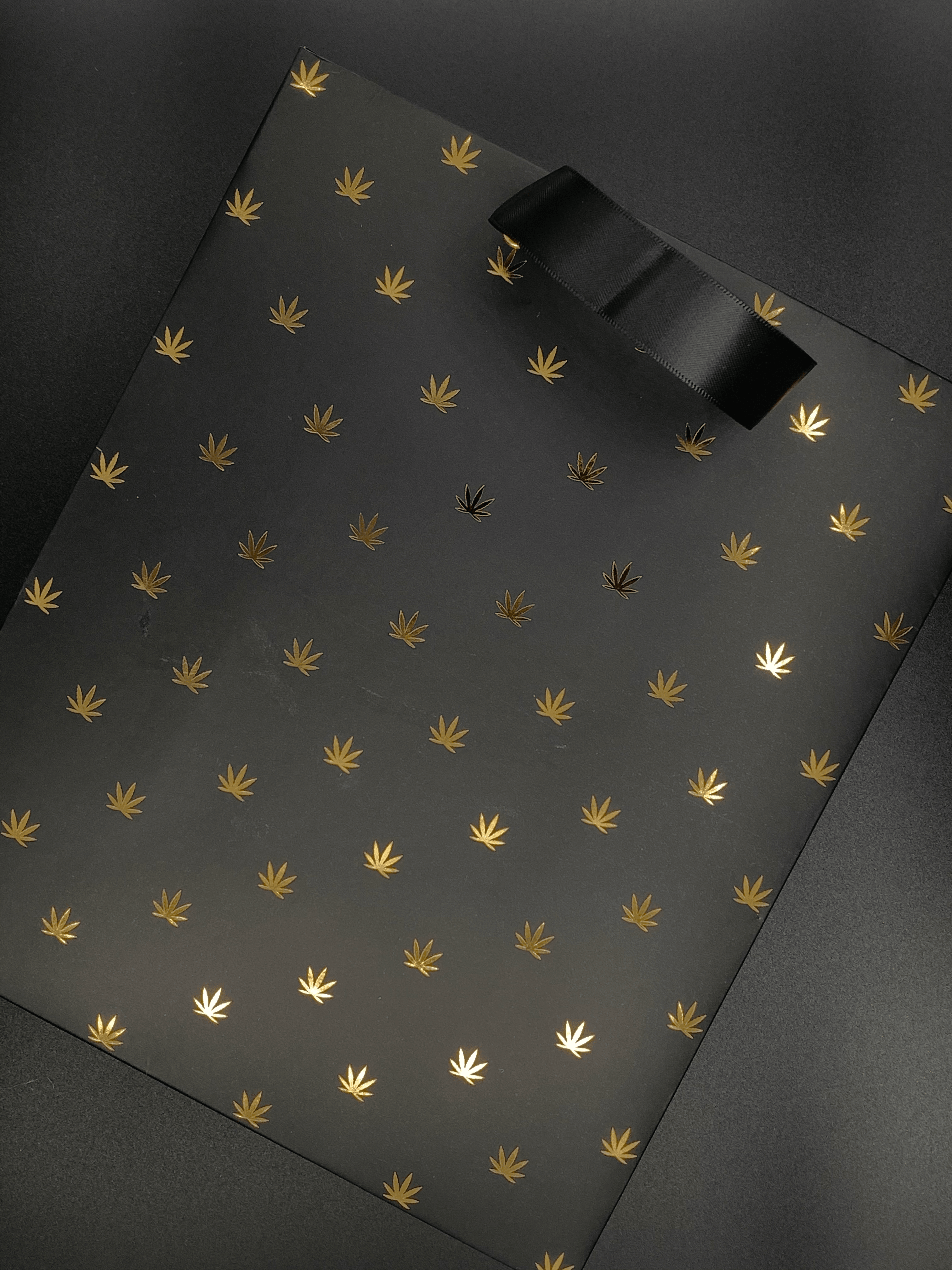 Black & Gold Pot Leaf Print Gift Bag & Tissue Gift Wrap - KushKards