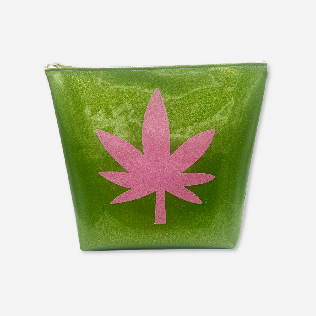 Green travel bag with bold pink cannabis leaf, the ideal companion for the chic and eco-conscious traveler.