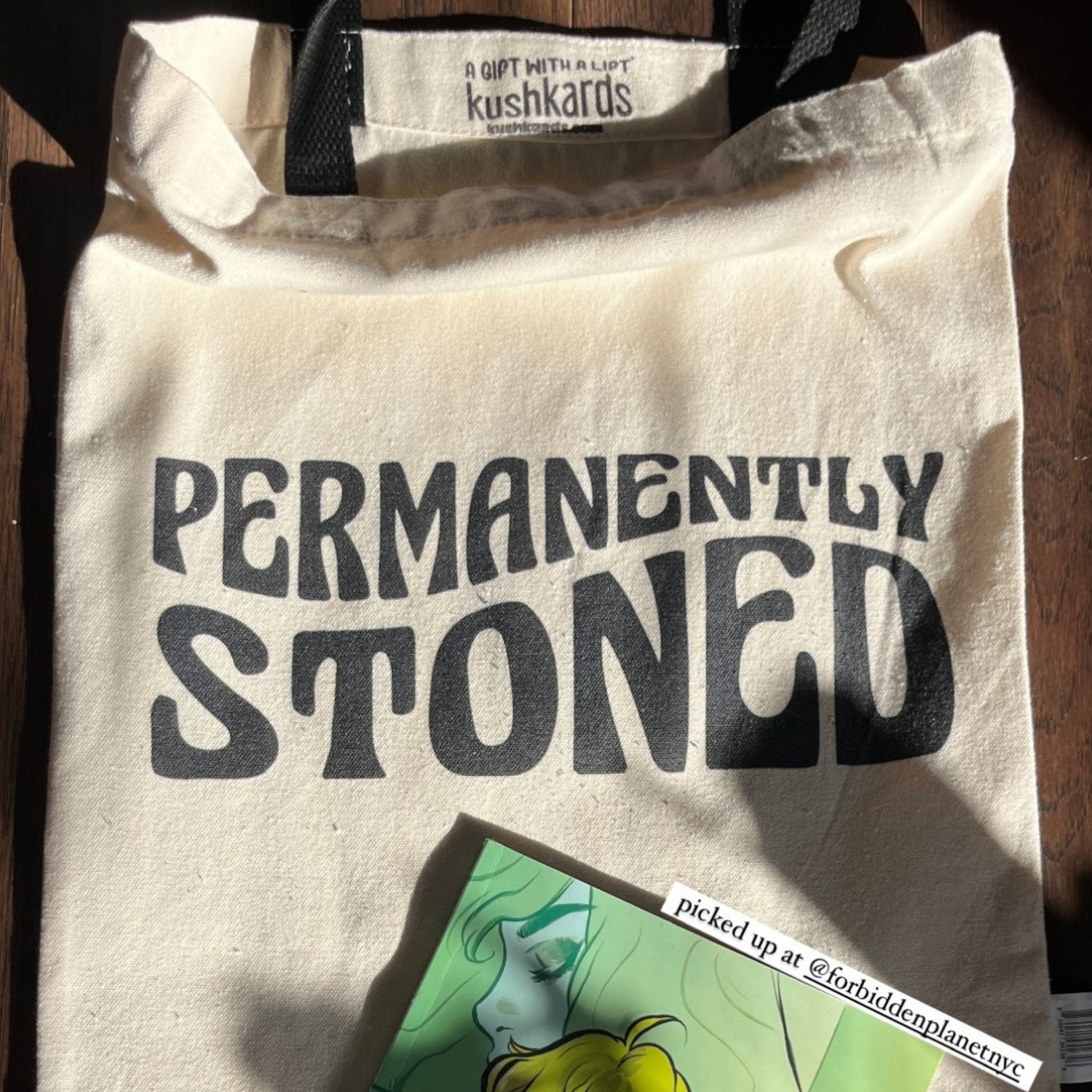 Beige reusable shopping bag with the text &